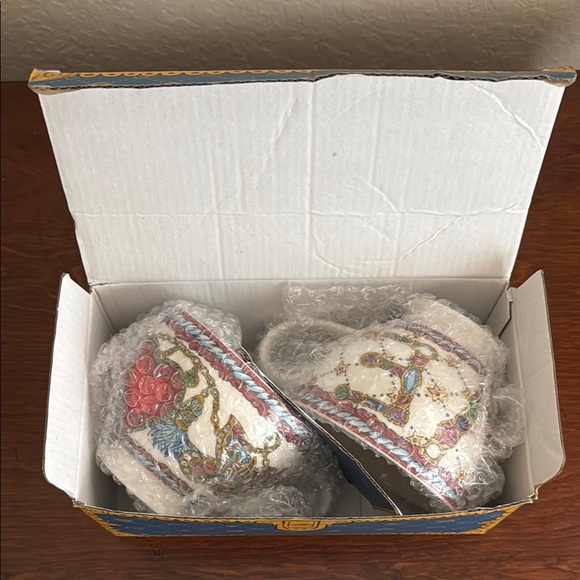 Love Red and Gold Teacup Set - Picture 12 of 14